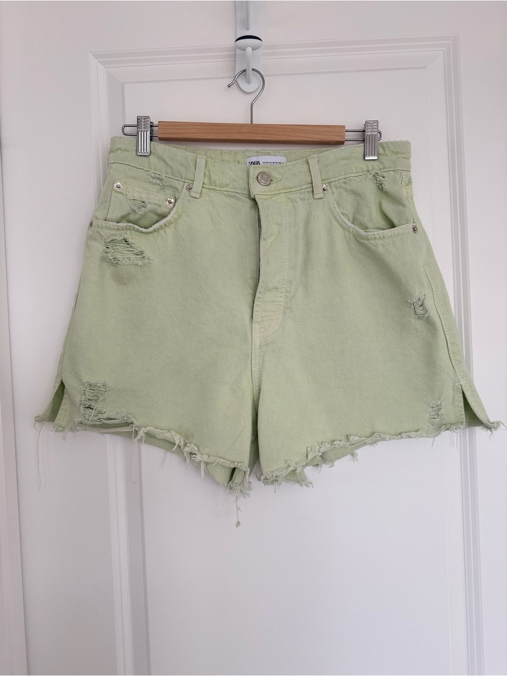 ZARA | High waisted light green cut off shorts - size 10